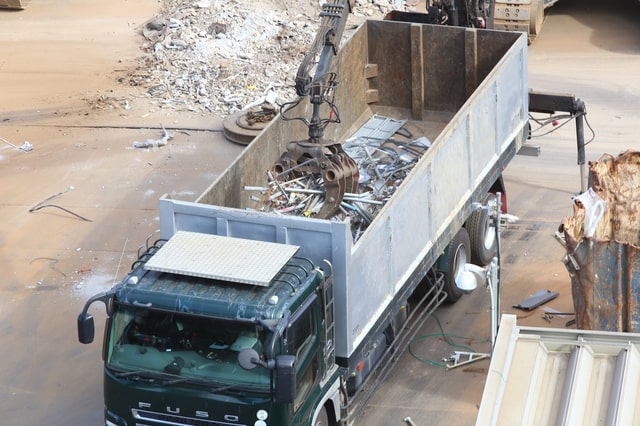 産業廃棄物を運搬するトラックにはどのような種類がある？産業廃棄トラックの種類や義務を解説